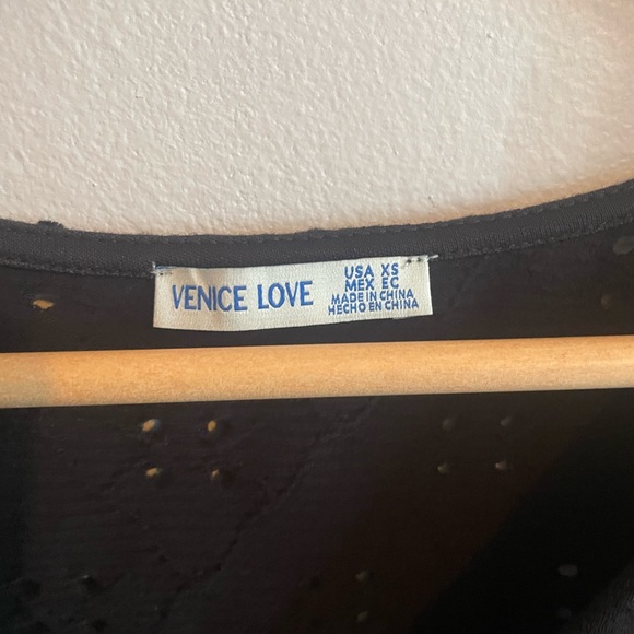 Venice Love button Top size XS - Picture 2 of 2